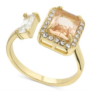 🆕️Beautiful halo Ring, size‎ 5